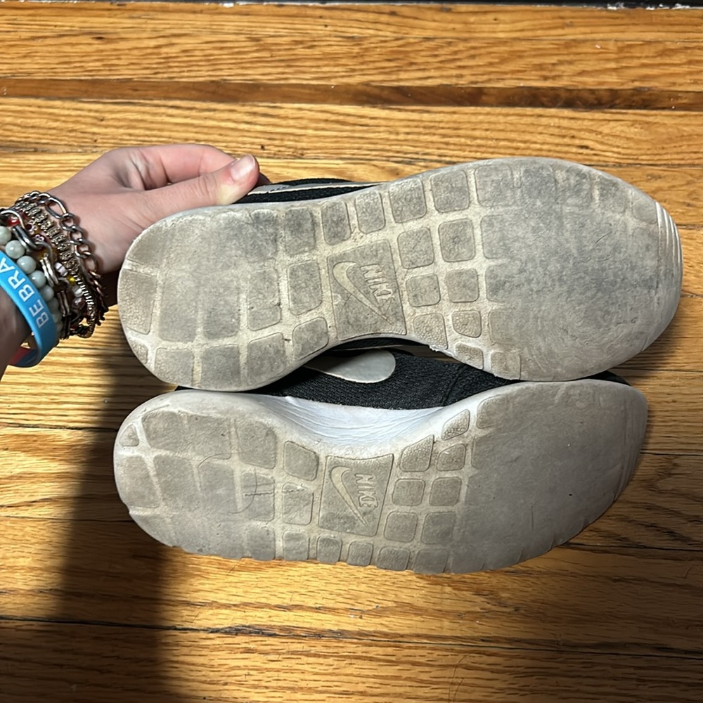 Nike Rosche Sneaker - Picture 5 of 5